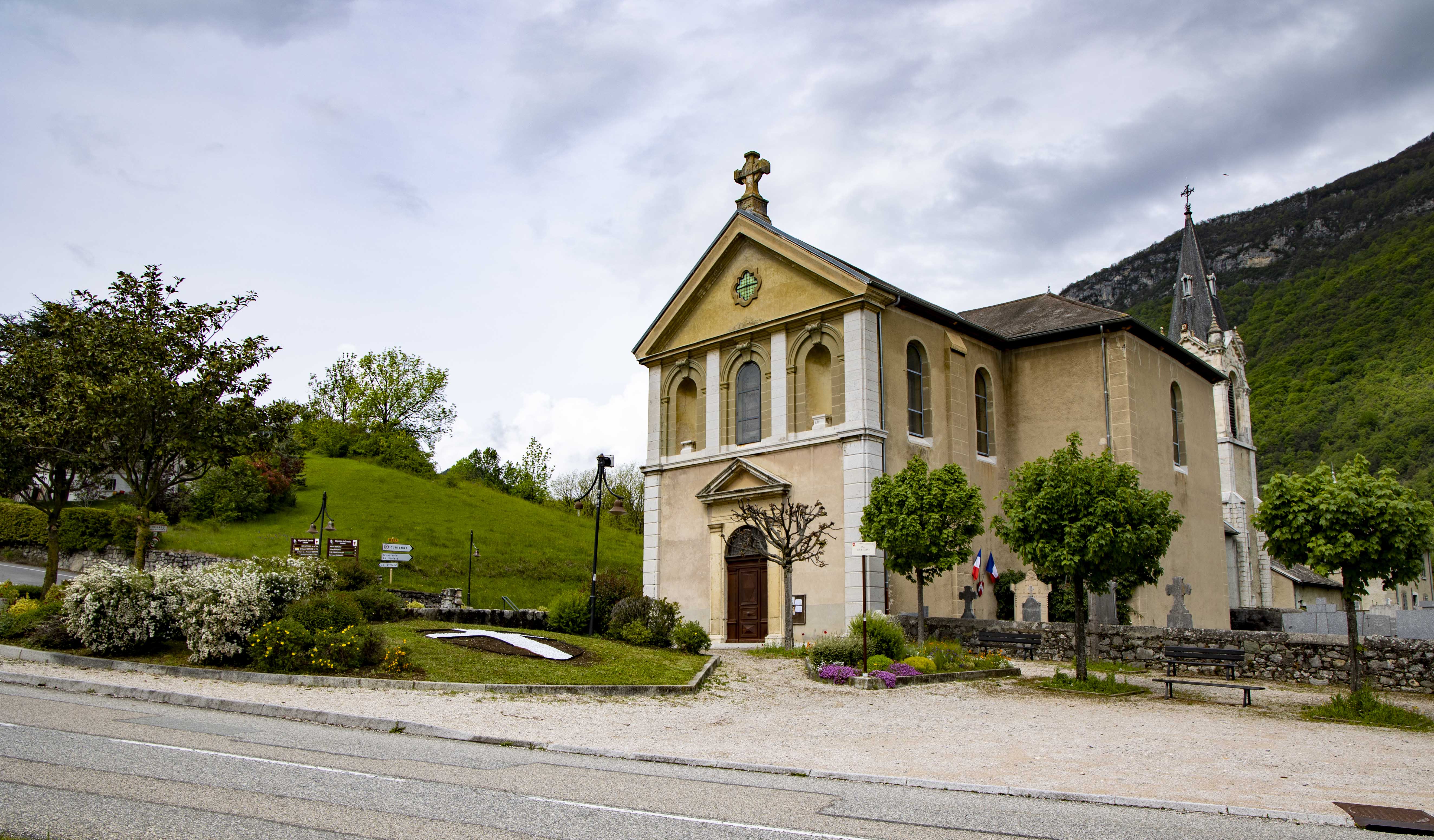 Eglise st Anthelme.jpg