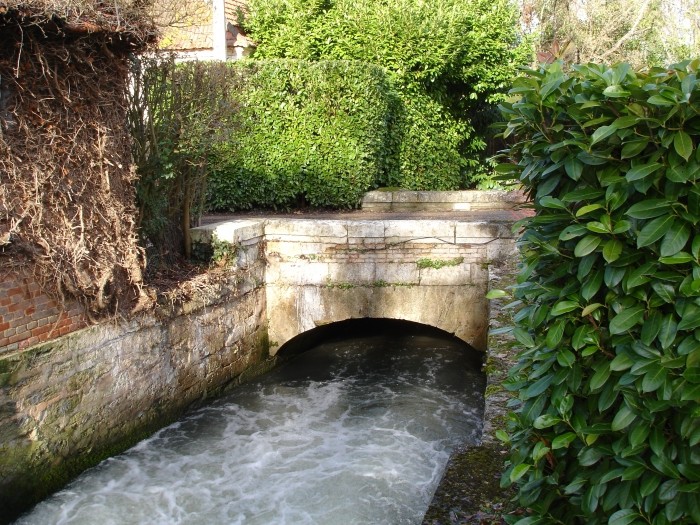 le pont à l_entrée du chateau.jpg