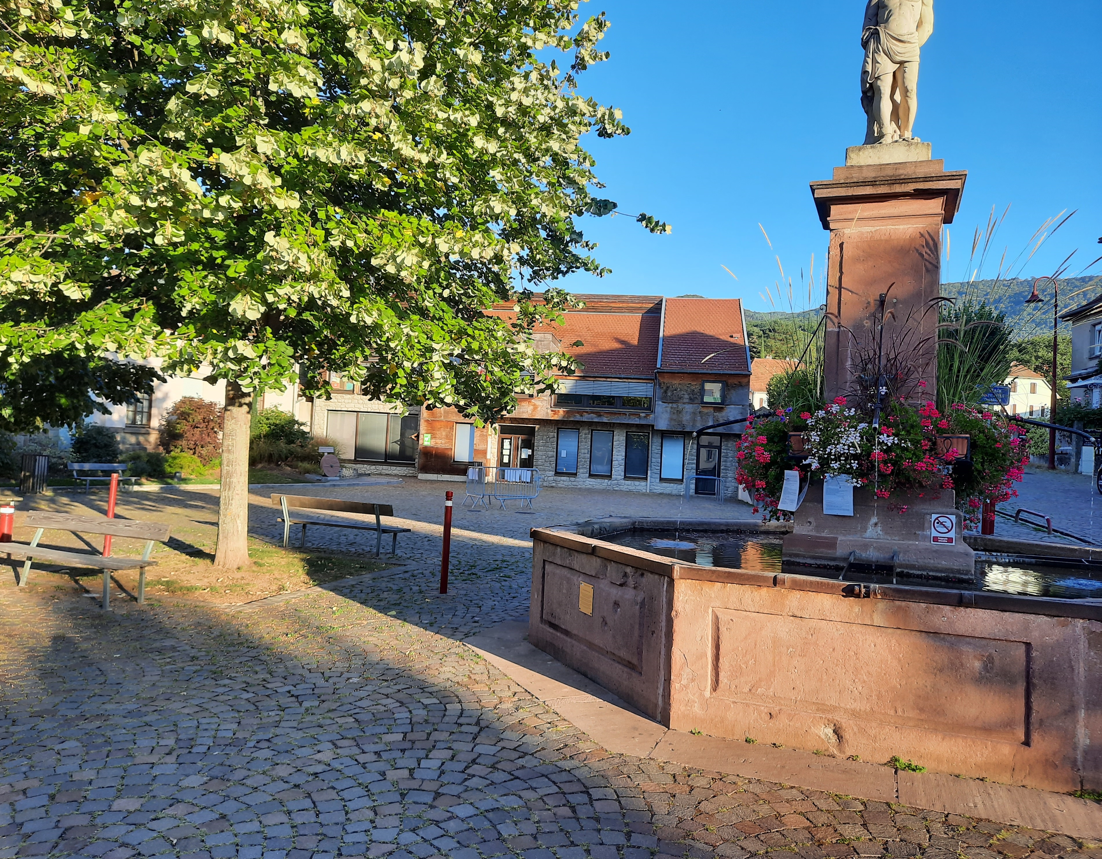 place des tilleuils1.jpg