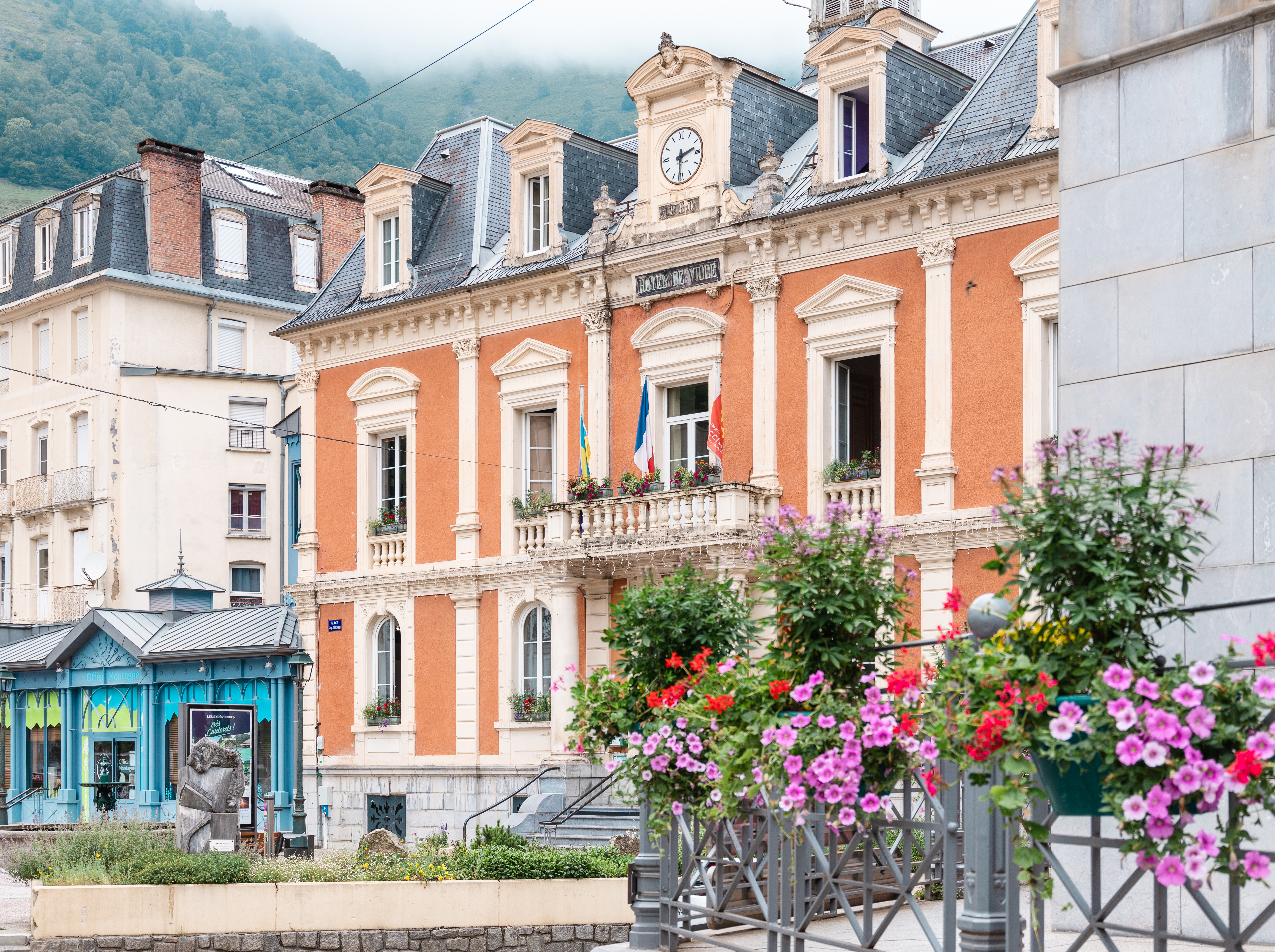 Village Fleuri 2022-3480.jpg