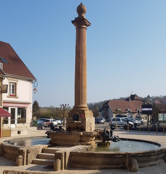 patrimoine - fontaine chimères.jpg