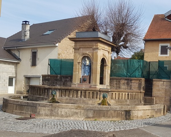 patrimoine - fontaine - vierge.jpg