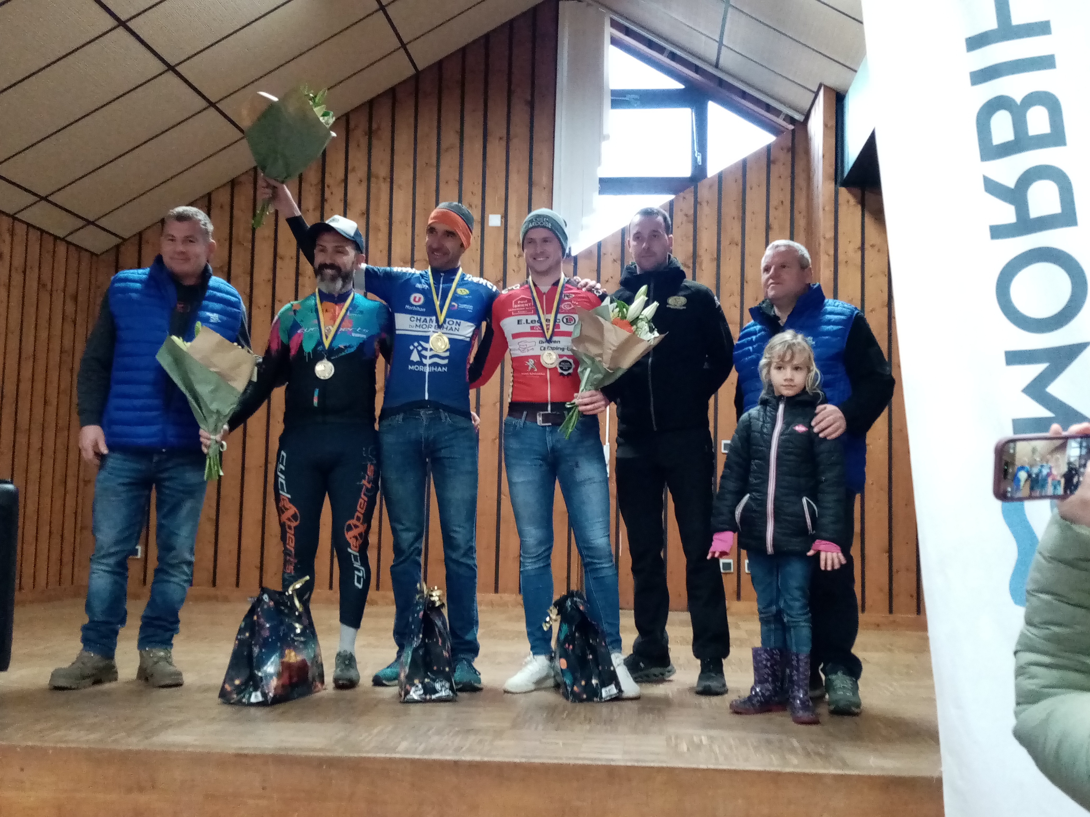 cyclo podium senior 2025.jpg