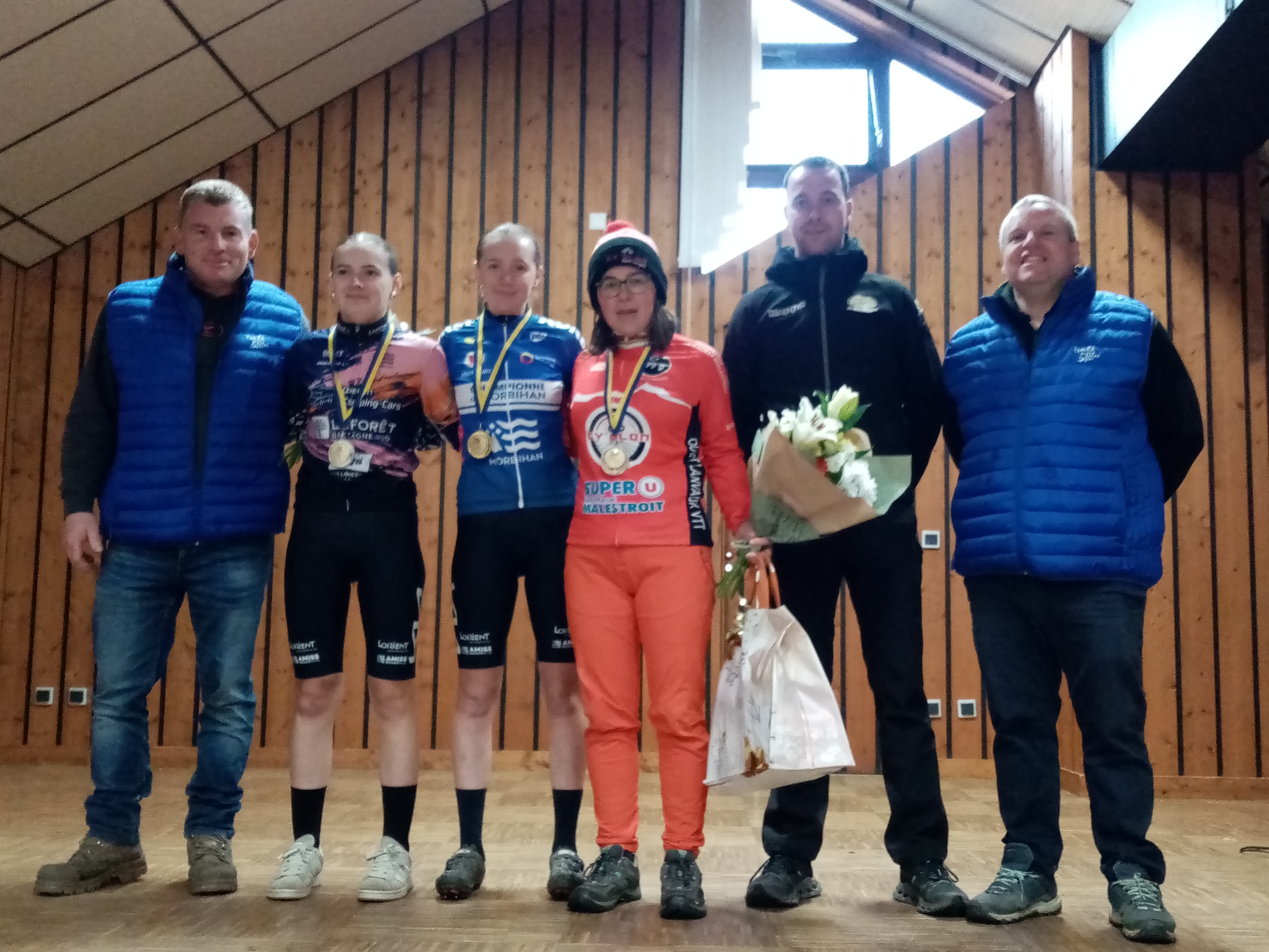 cyclo podium femme 2025.jpg