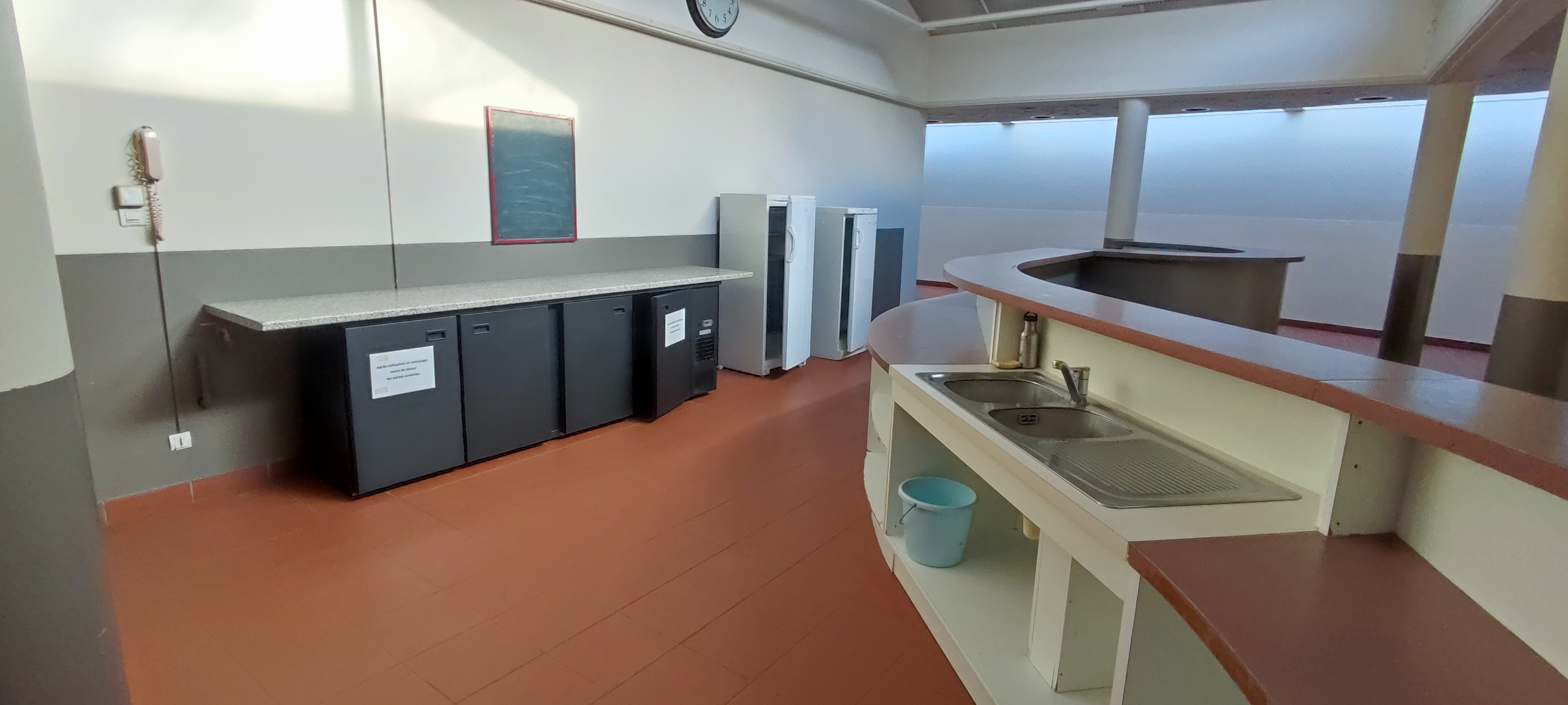 derrière le bar.jpg