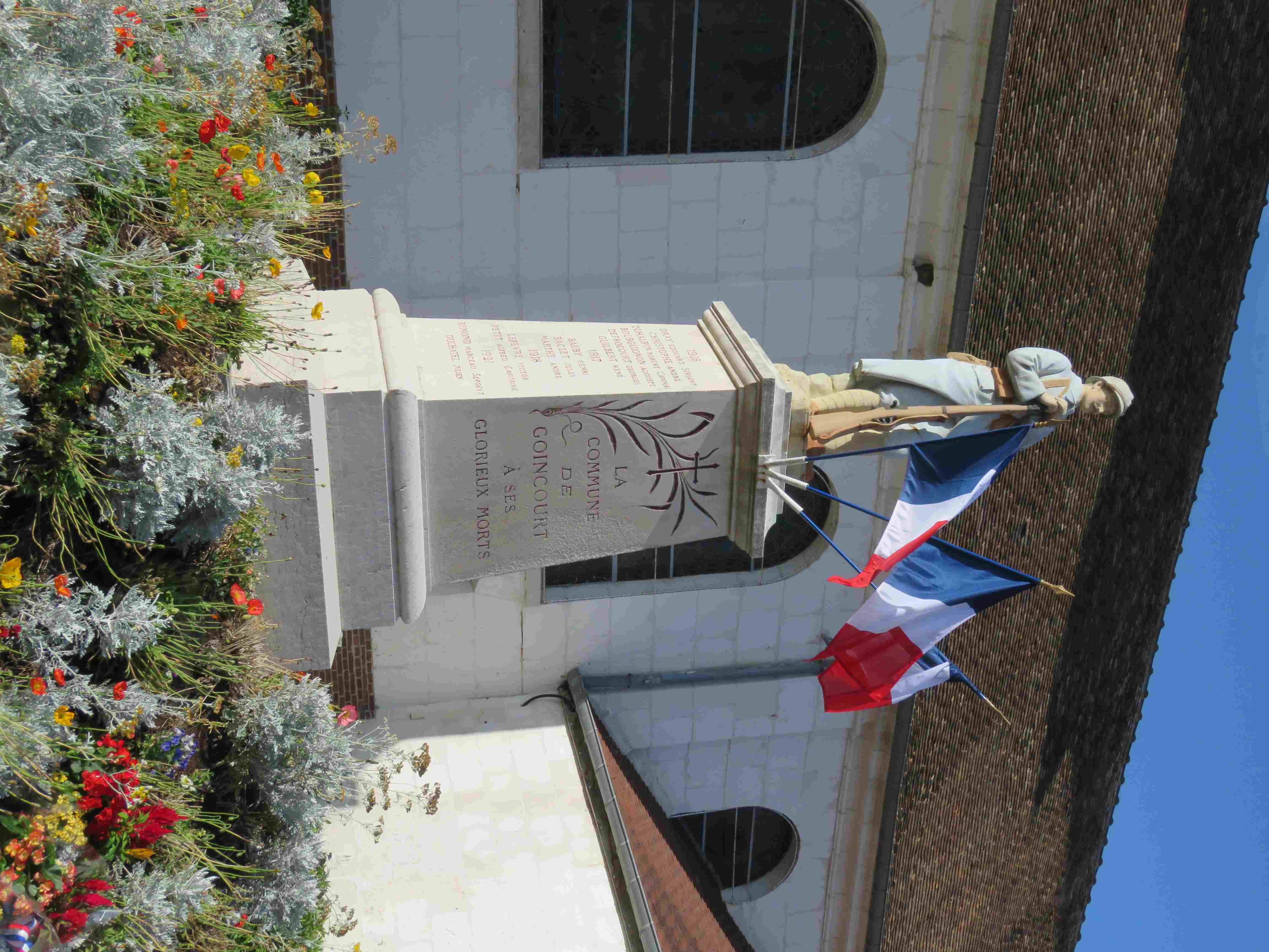 Monument Aux Morts 4.jpg