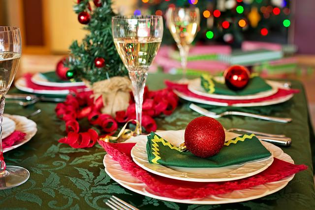christmas-table-g5d4778082_640.jpg