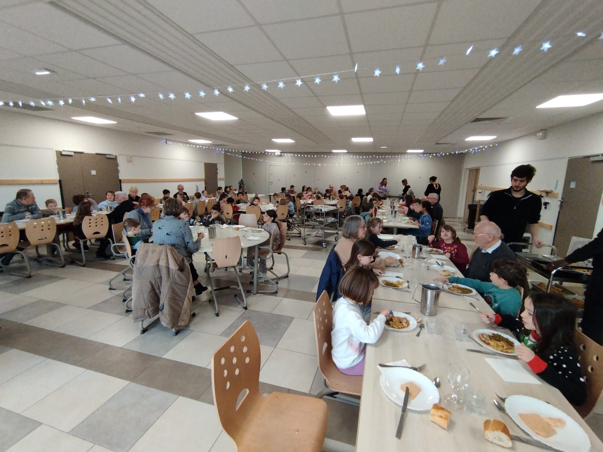 cantine noël 2025.jpg