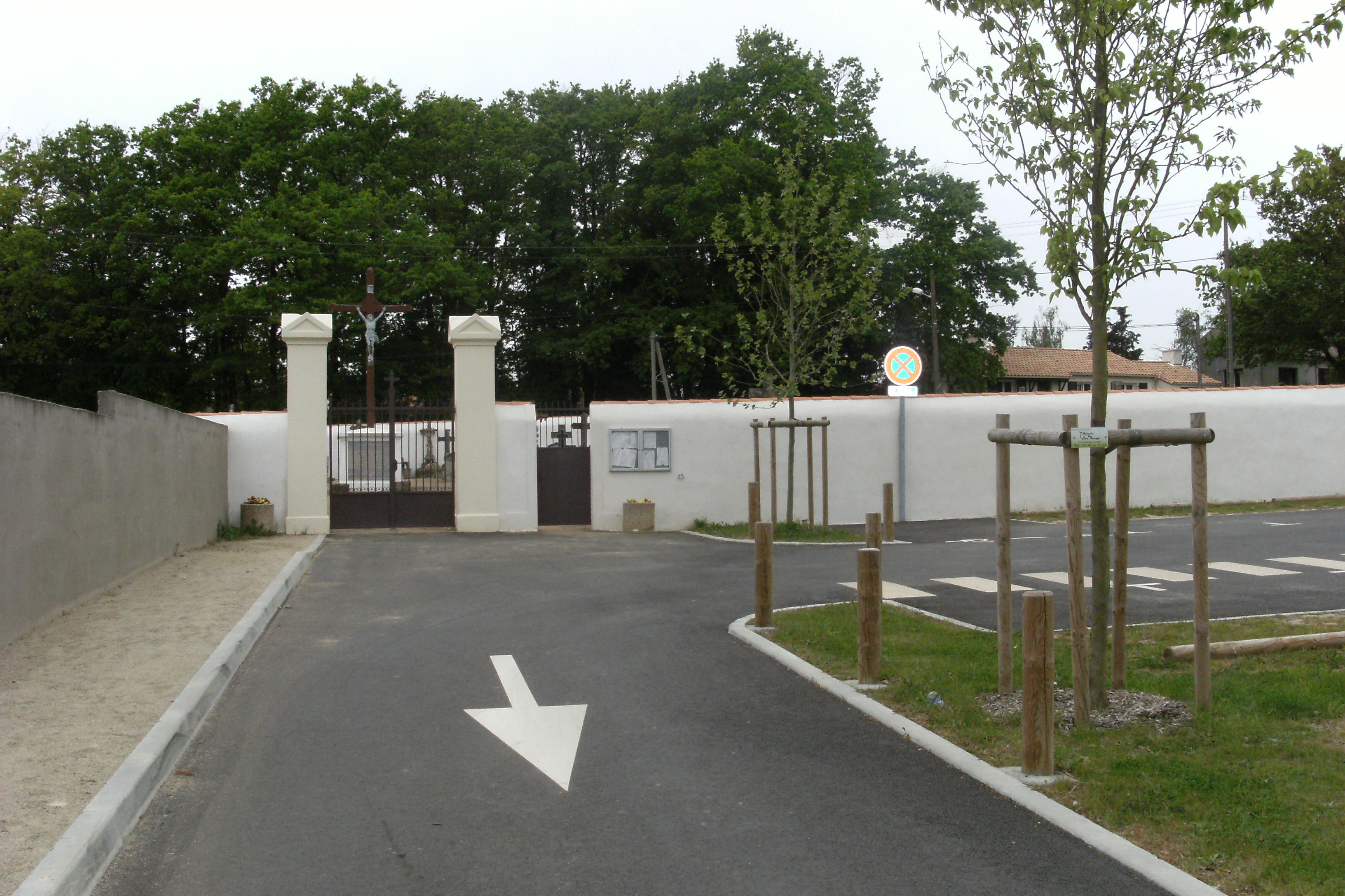 ENTREE CIMETIERE.jpg