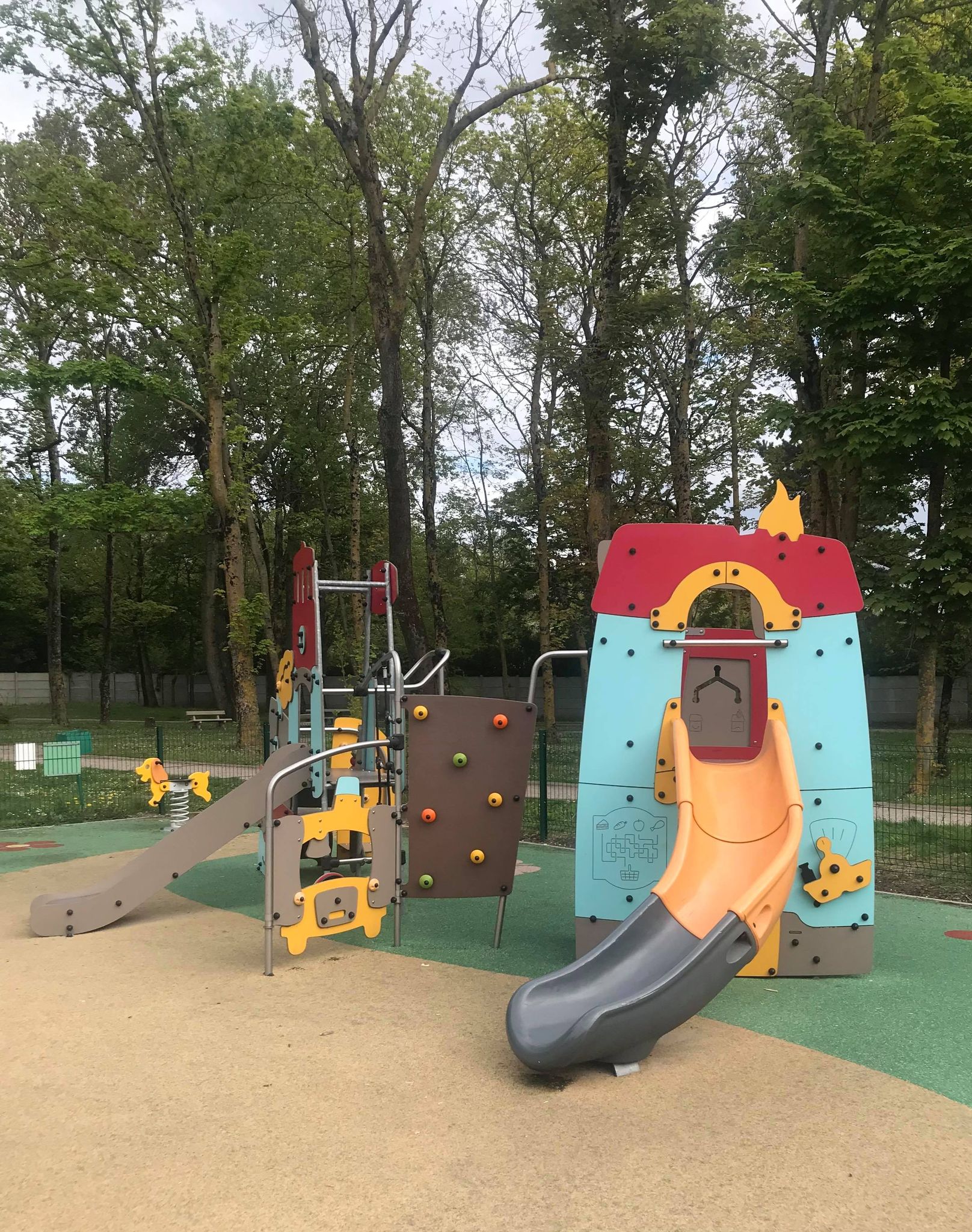 AIRE JEUX 1 PARC DURON