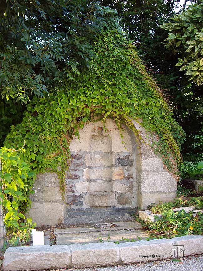 Fontaine Saint-Arnoult.png