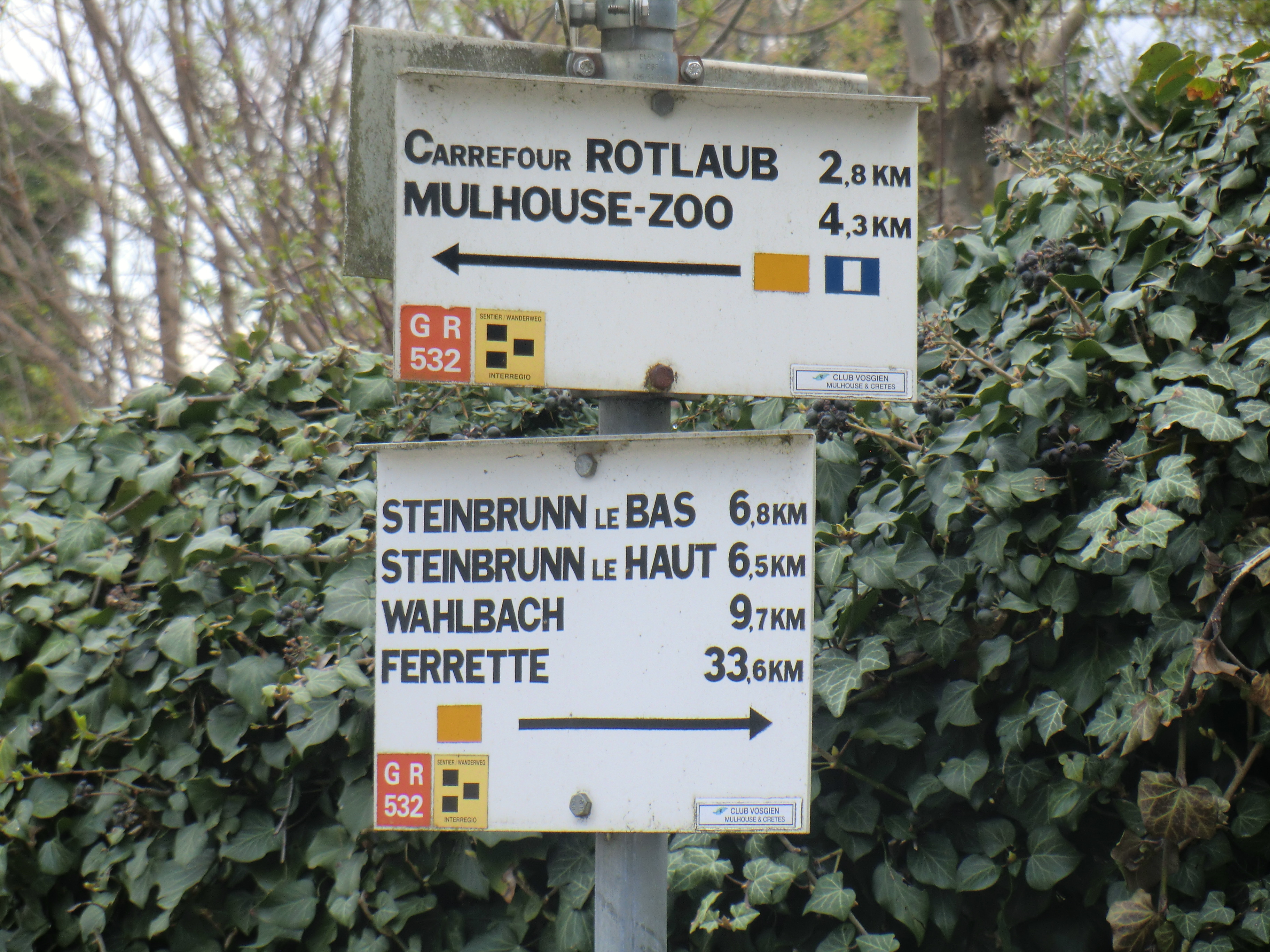 GR532 Panneaux situés au carrefour des rue du Ziel et de la rue principale.JPG