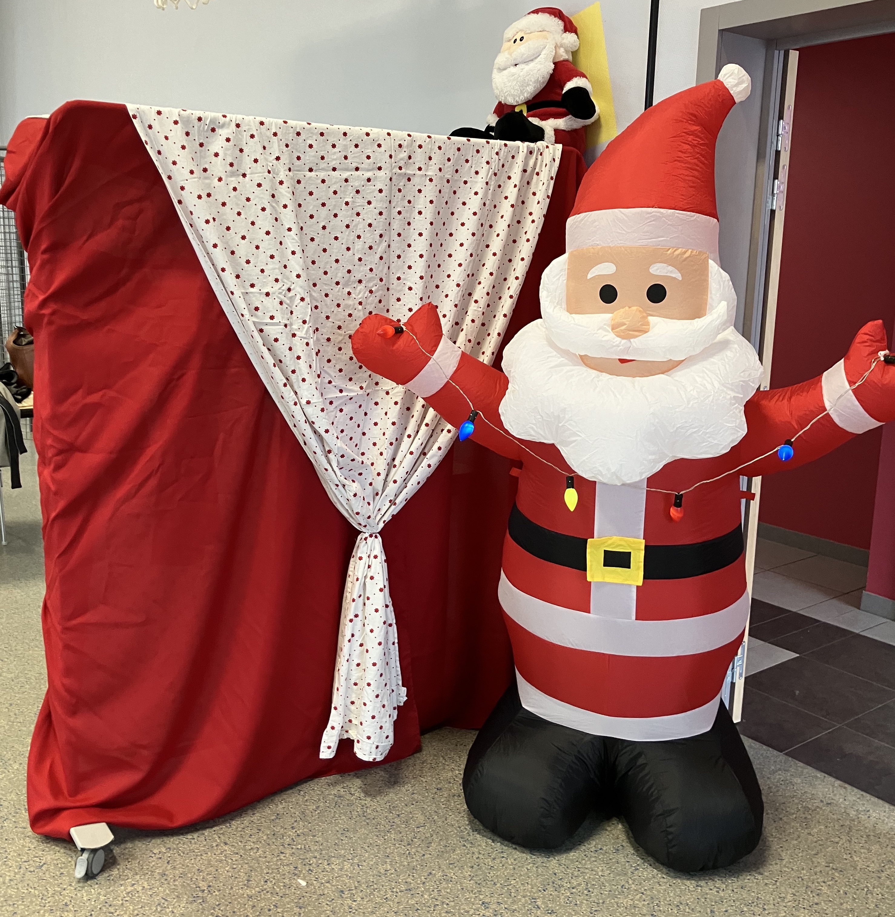 pere noel gonflable.jpg