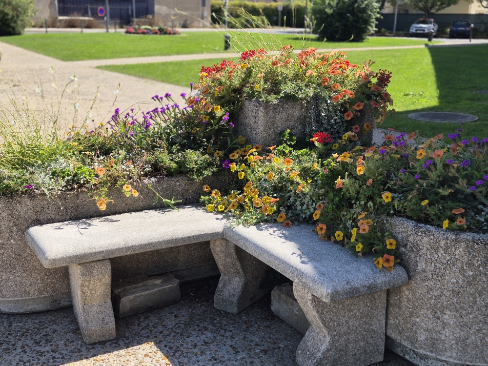 Banc et fleurs Gideum 4.jpg