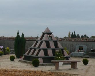 Pyramide.JPG