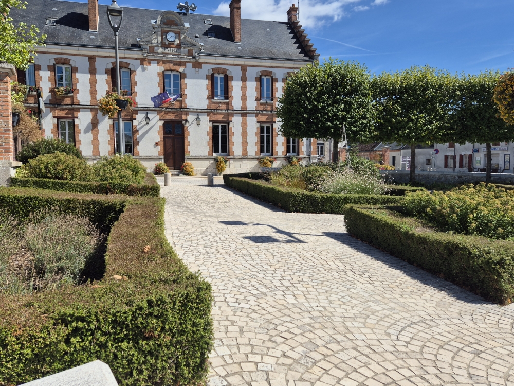 Mairie Gidy.jpg