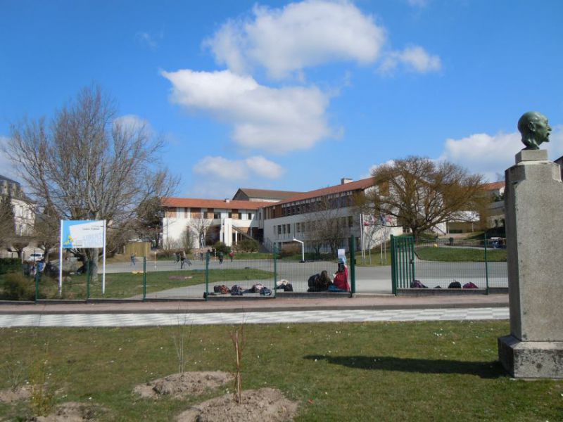 collège louis timbal.jpg