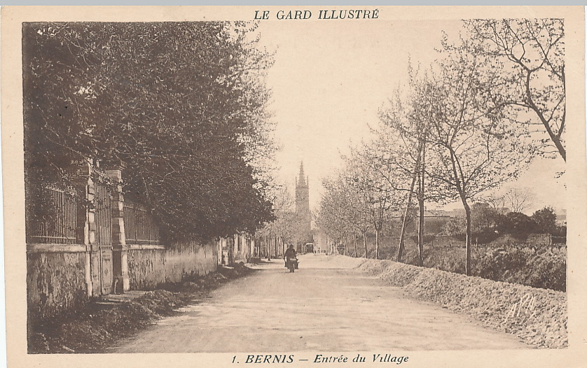 1 - Bernis _Gard_ Entrée du village.jpg