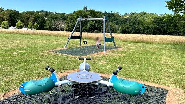 5-7-3_Photo_Jeux enfants prés de la Vézère.jpeg