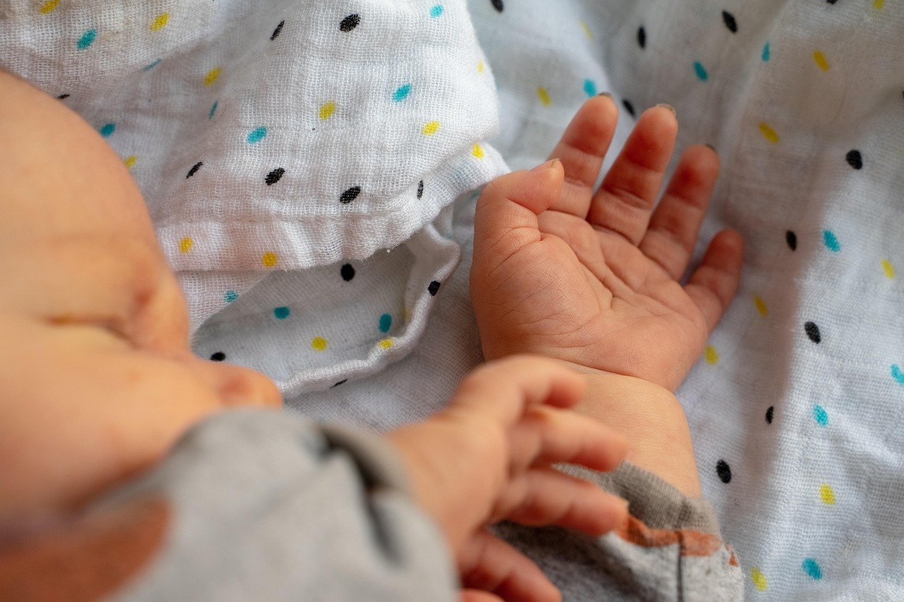 baby-hand-4107327_1280.jpg
