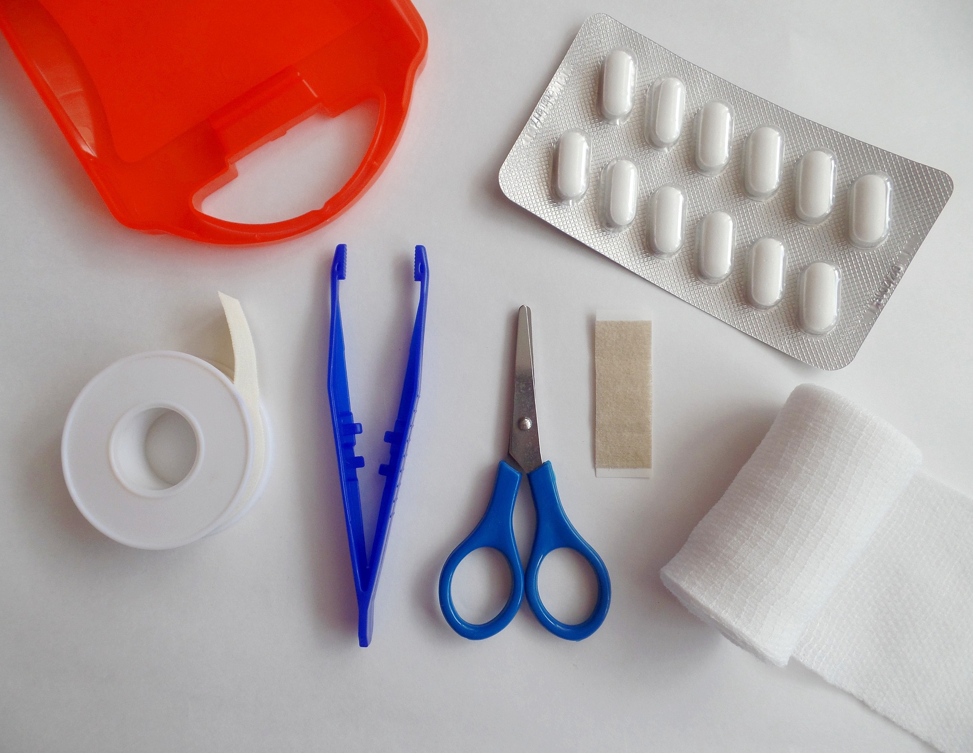 first-aid-4273257_1920.jpg