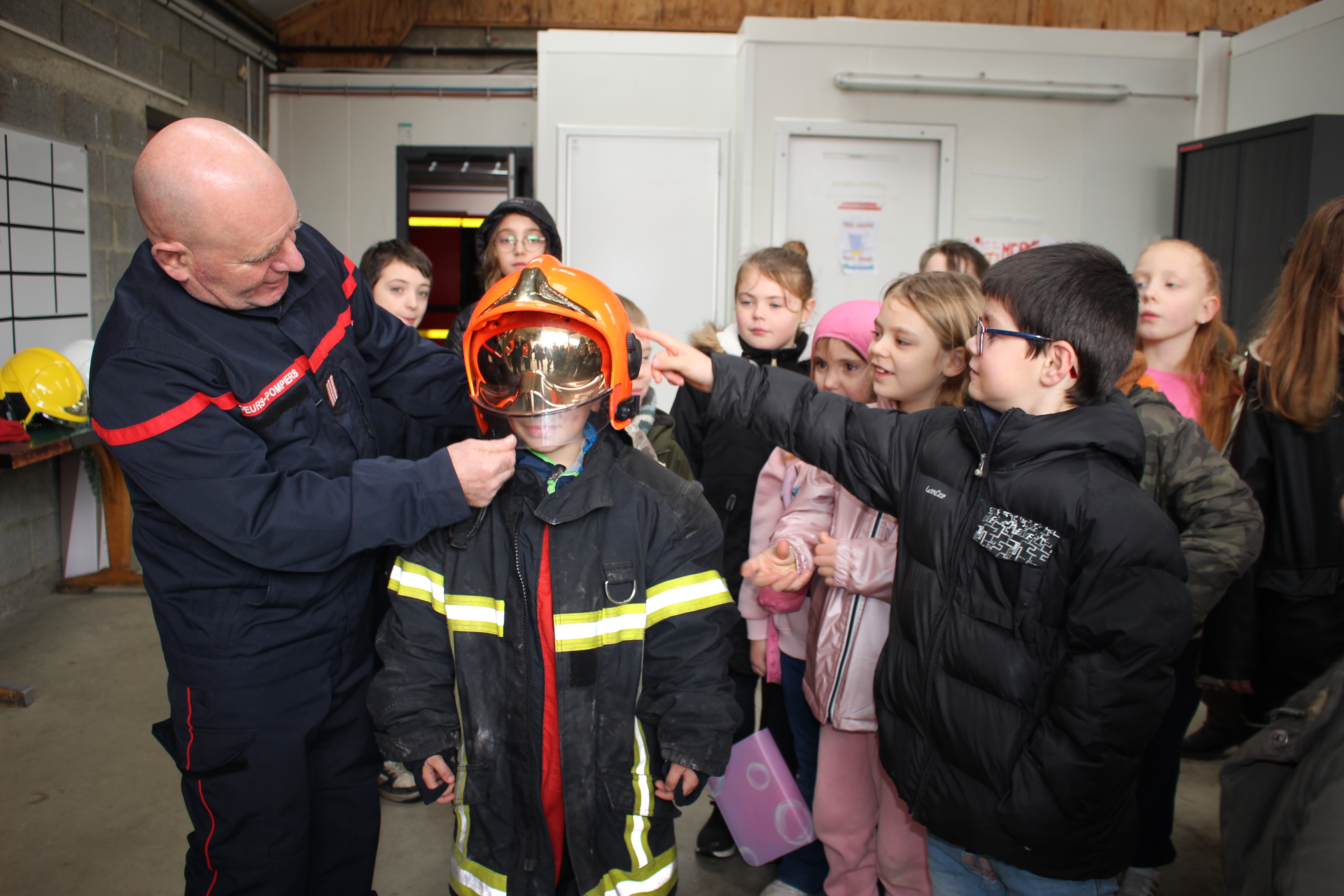 Ecole publique - visite caserne1.jpg