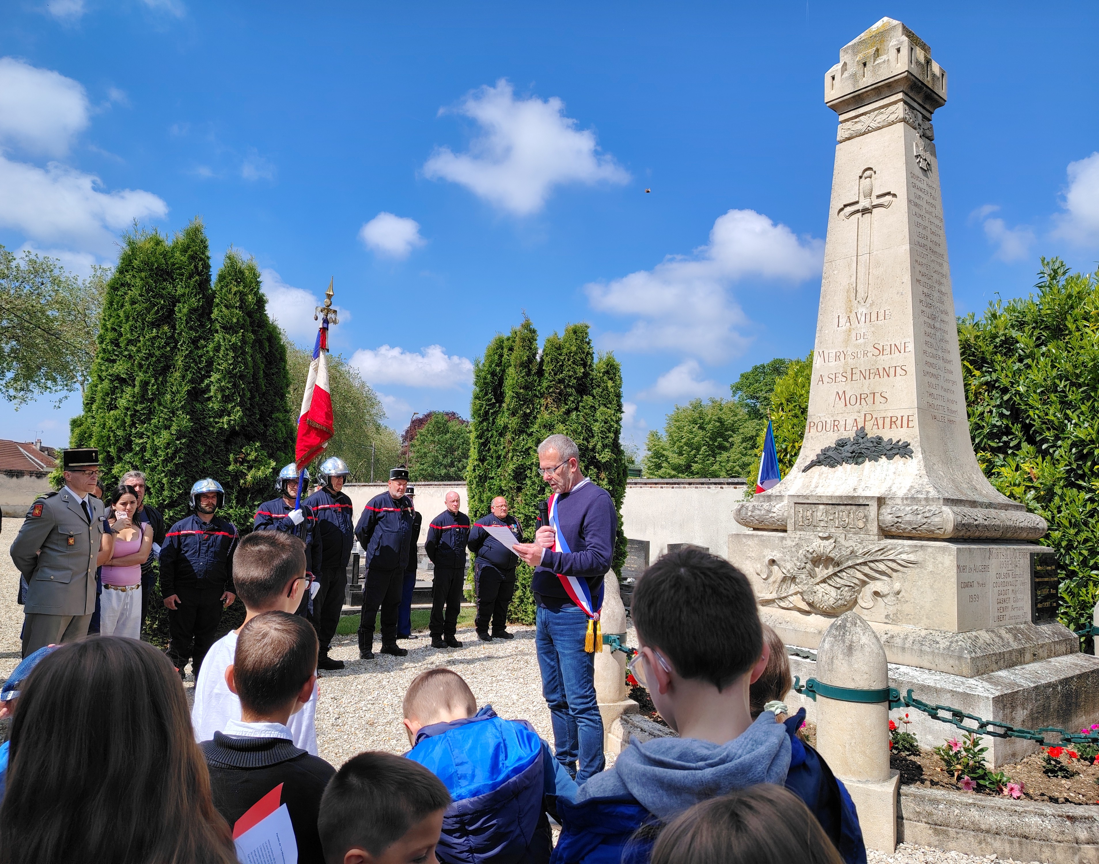 CEREMONIE 8-05 6.jpg