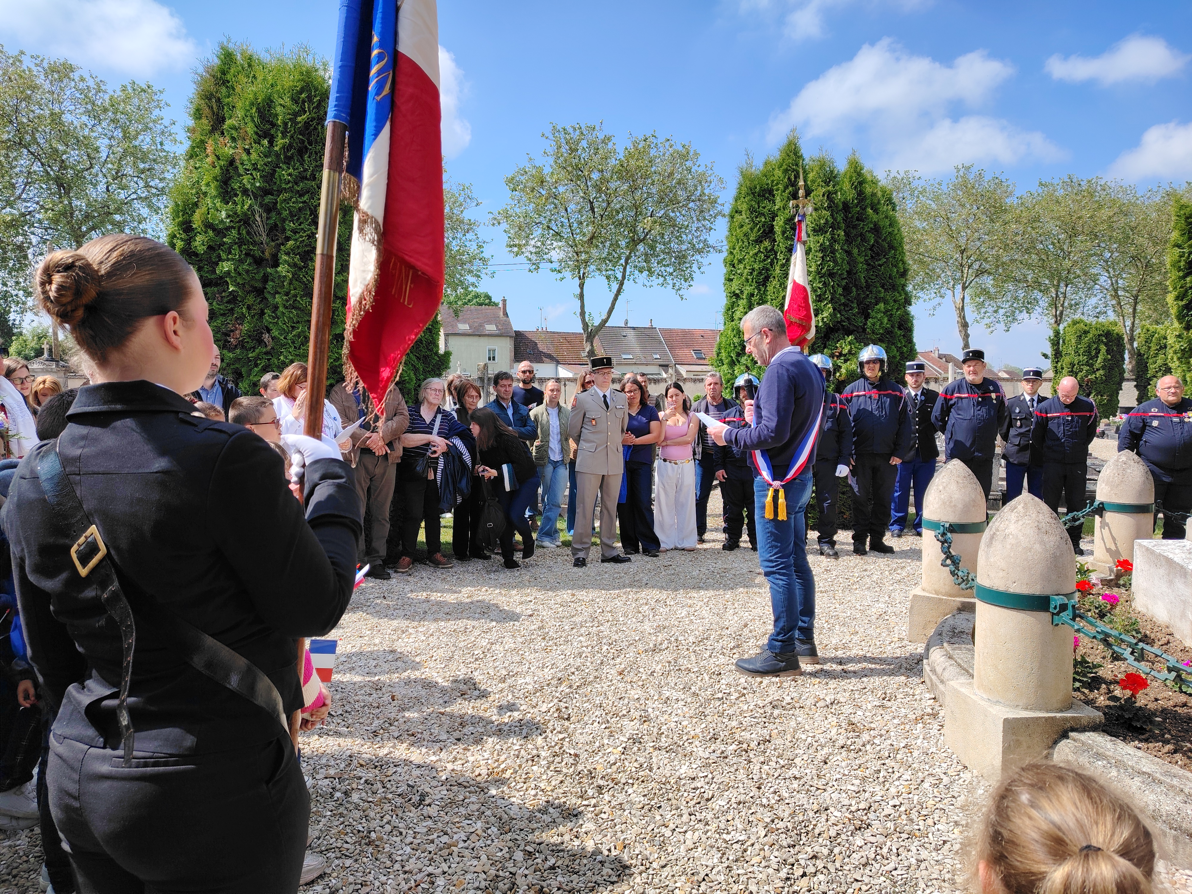 CEREMONIE 8-05 5.jpg