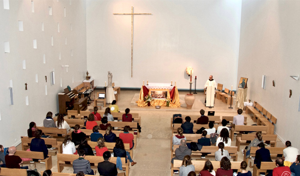 Frères de Saint Jean Messe-chapelle.jpg