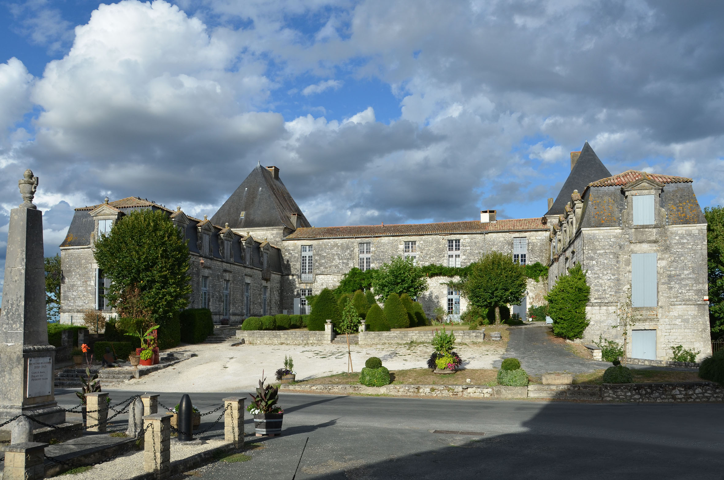 Château de Saussignac.jpg
