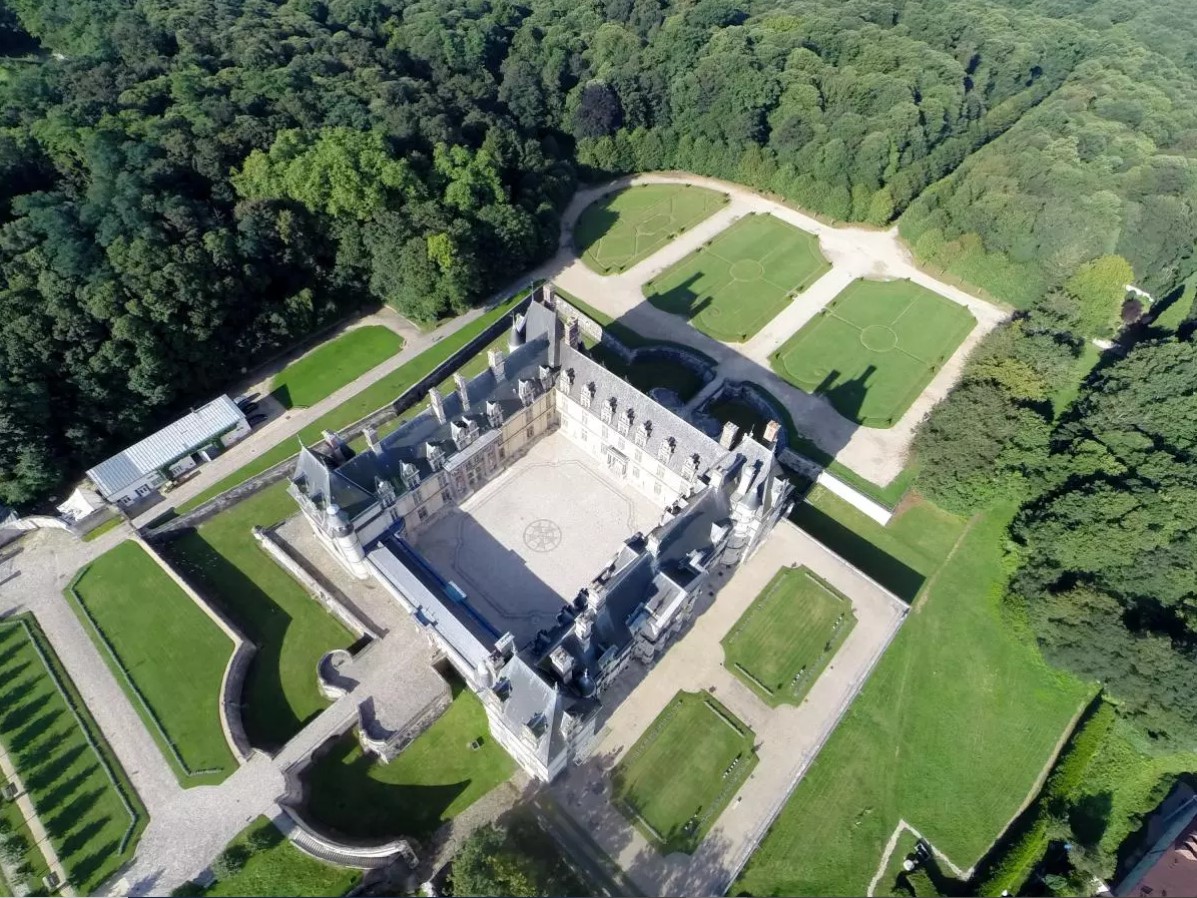 Château d_Ecouen.jpg