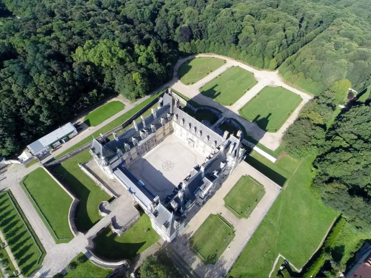 Cha╠éteau d_Ecouen.jpg