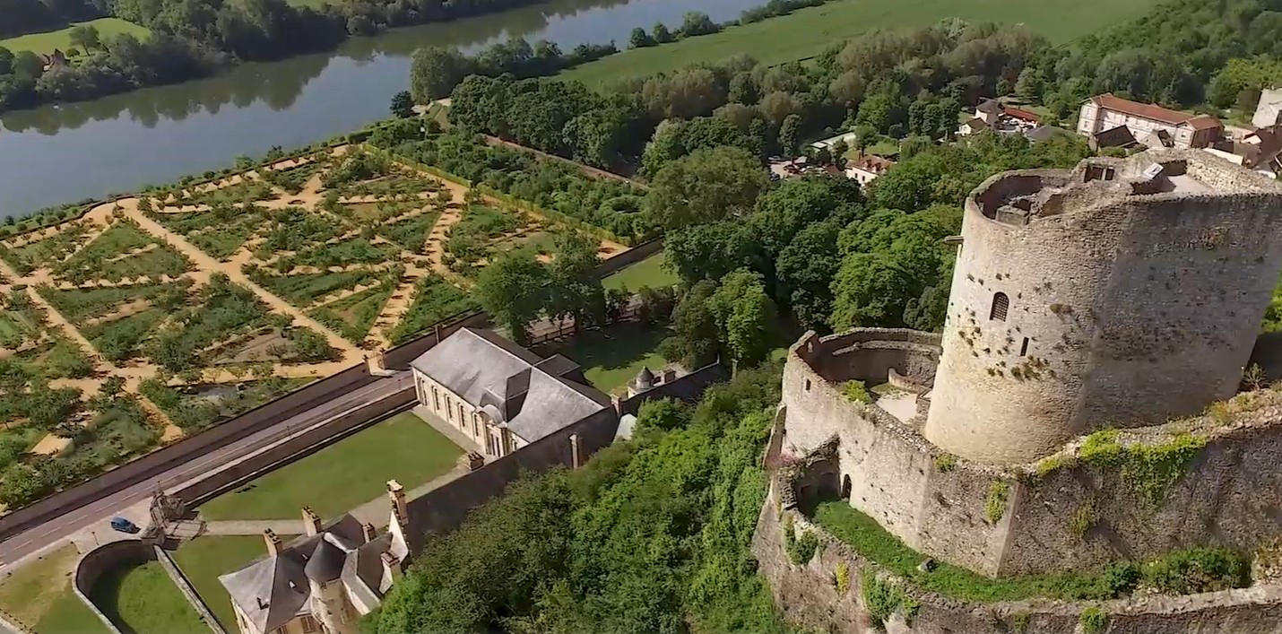 Cha╠éteau Roche Guyon.jpg