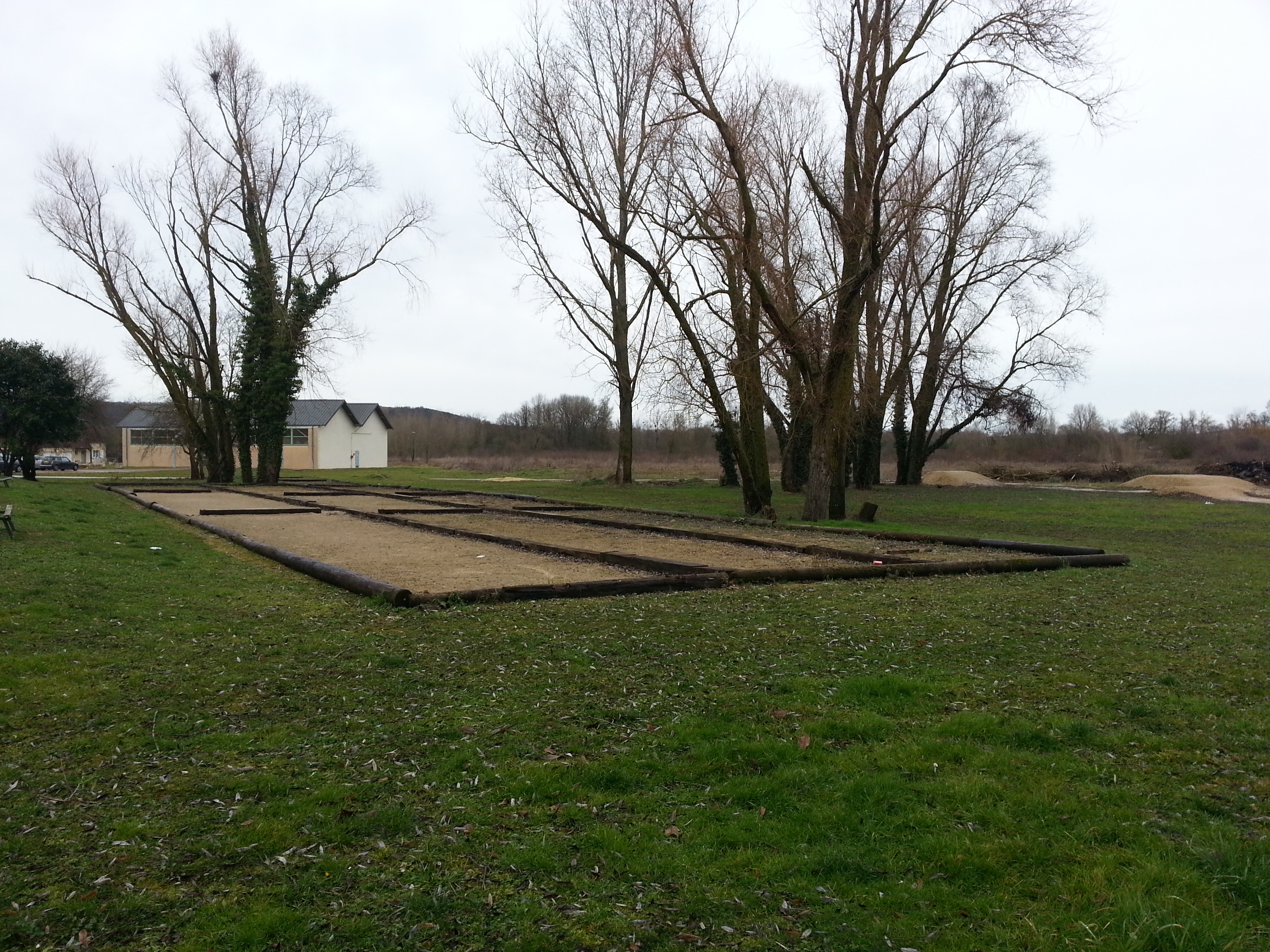 terrain de boules.JPG