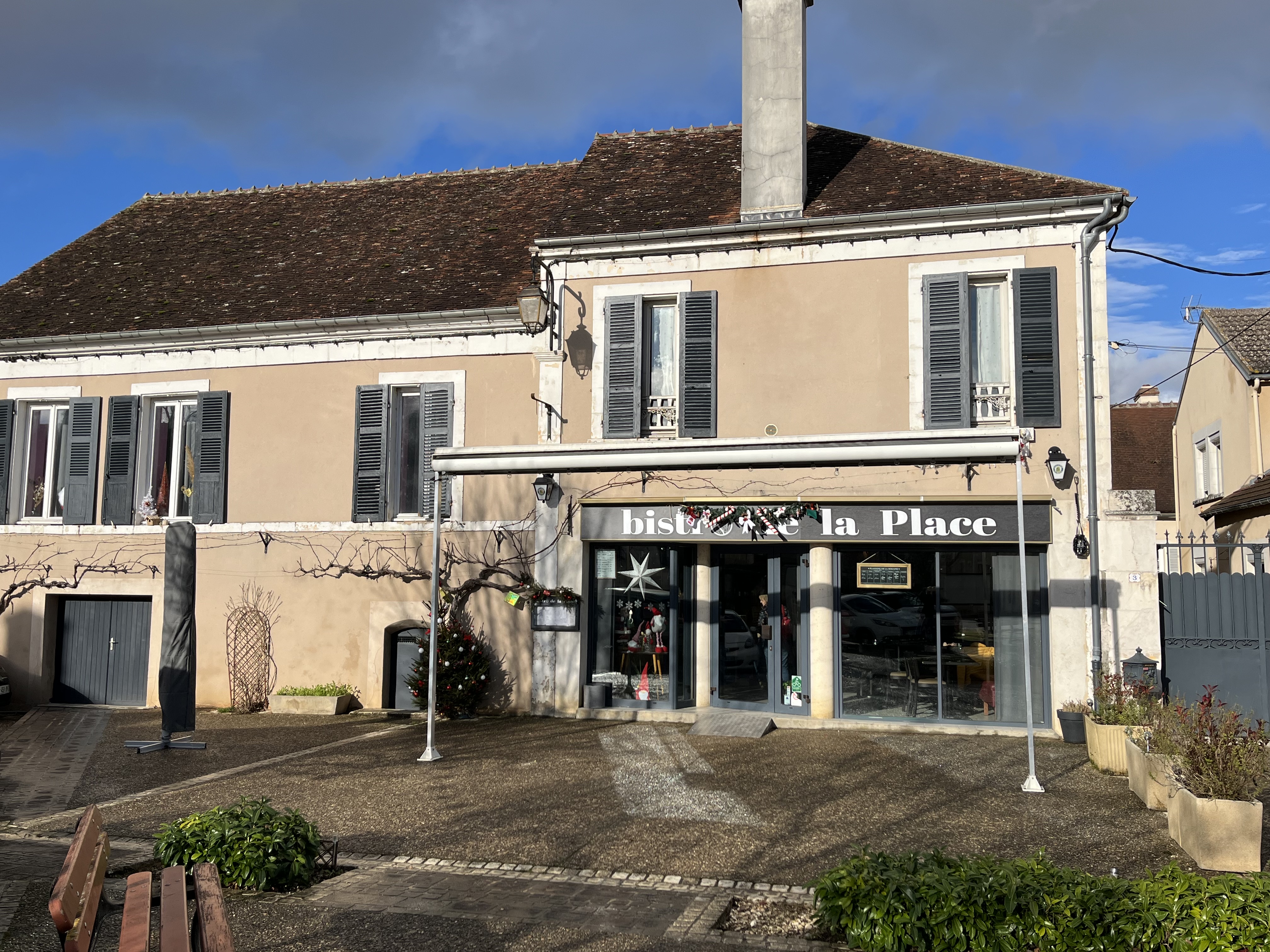 bistro de la place .jpeg