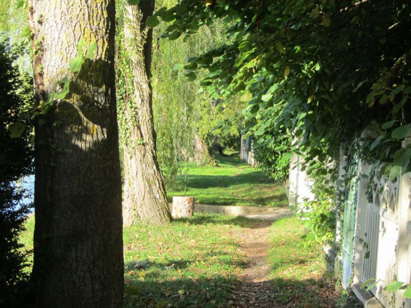 promenade le long de l_Yonne.jpg