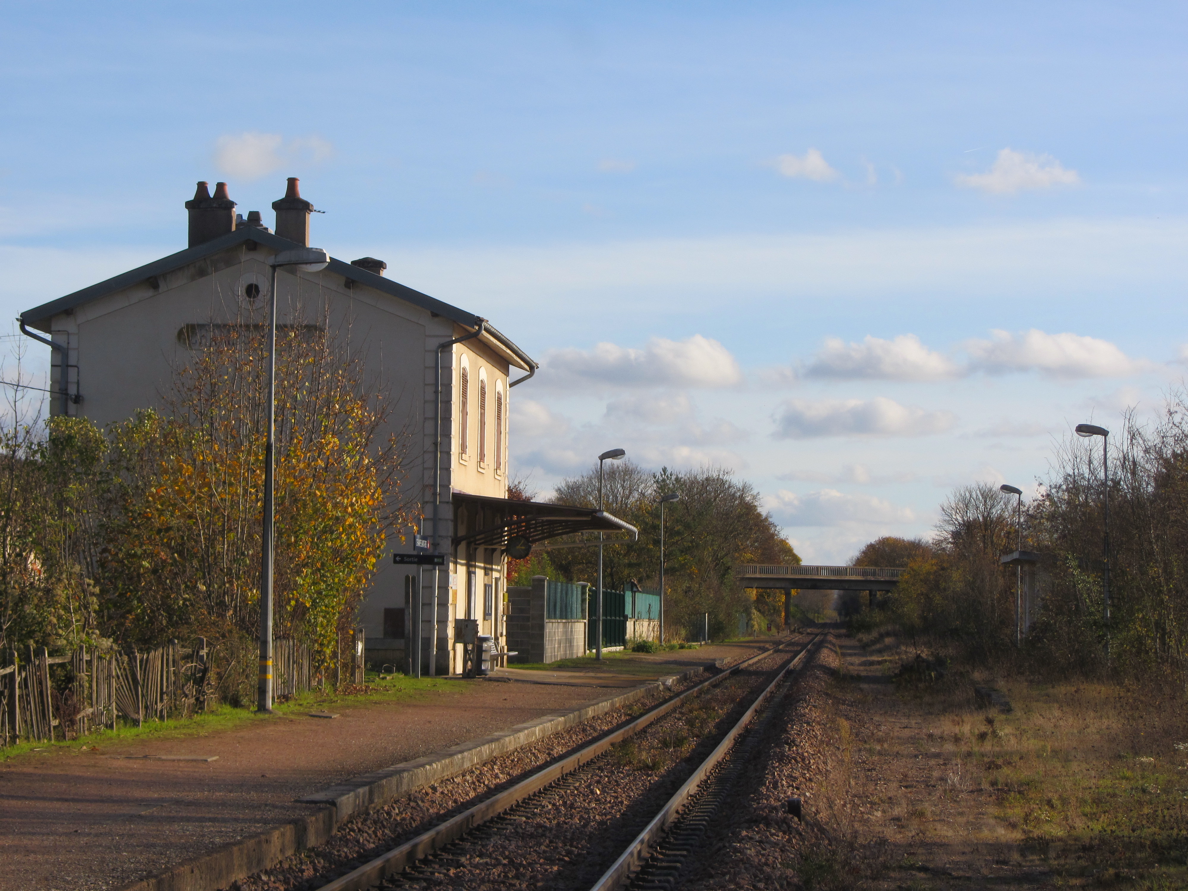 Halte ferroviaire Champs-St Bris