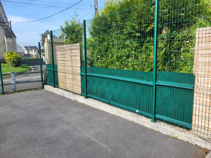 Grillage école 1.jpg