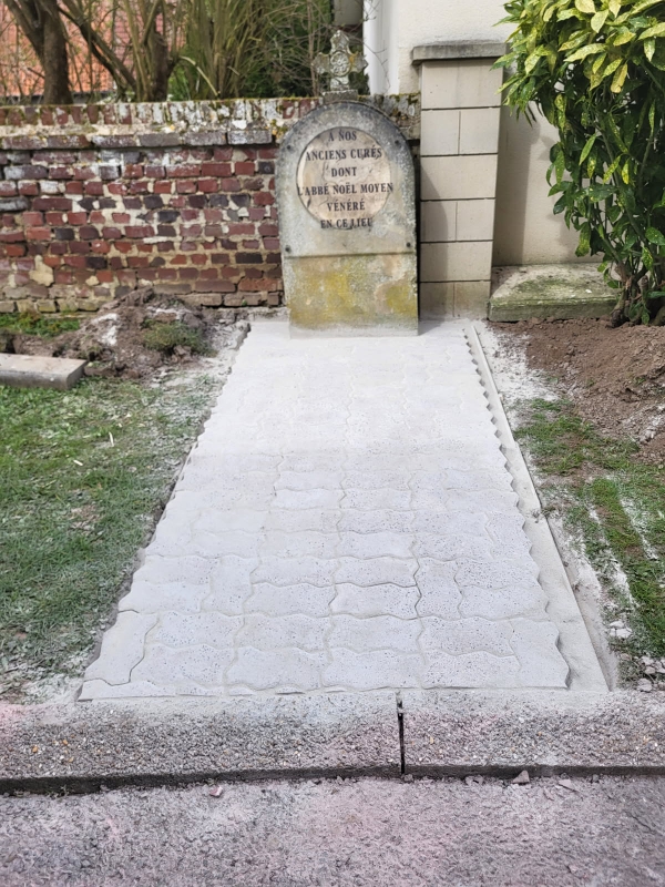 Monument Abbé Moyen 2.jpg