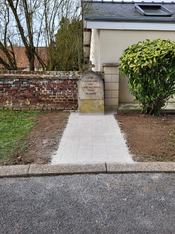 Monument Abbé Moyen 3.jpg