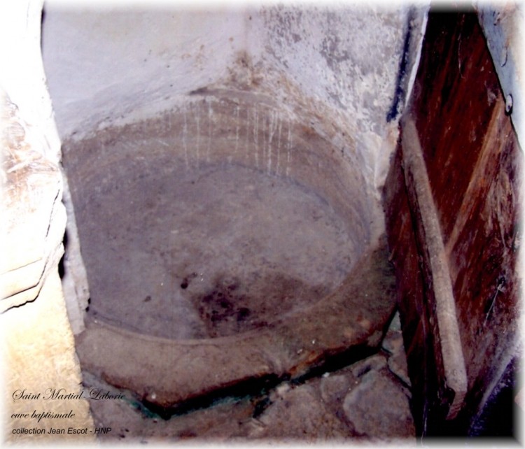 St Martial Baptistère.jpg
