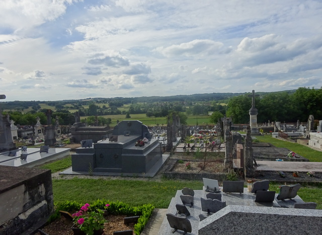 Cimetière Cherveix 01.JPG