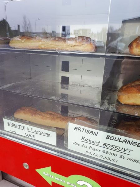 Distributeur à pain.jpg