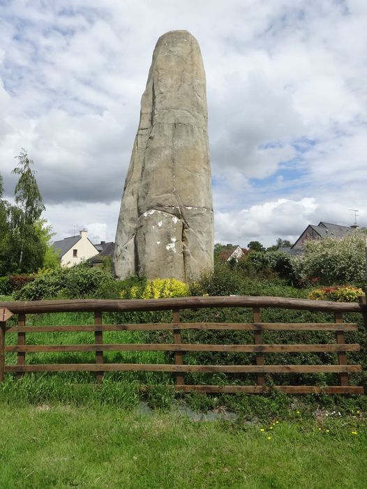 Menhir avant restauration.jpg
