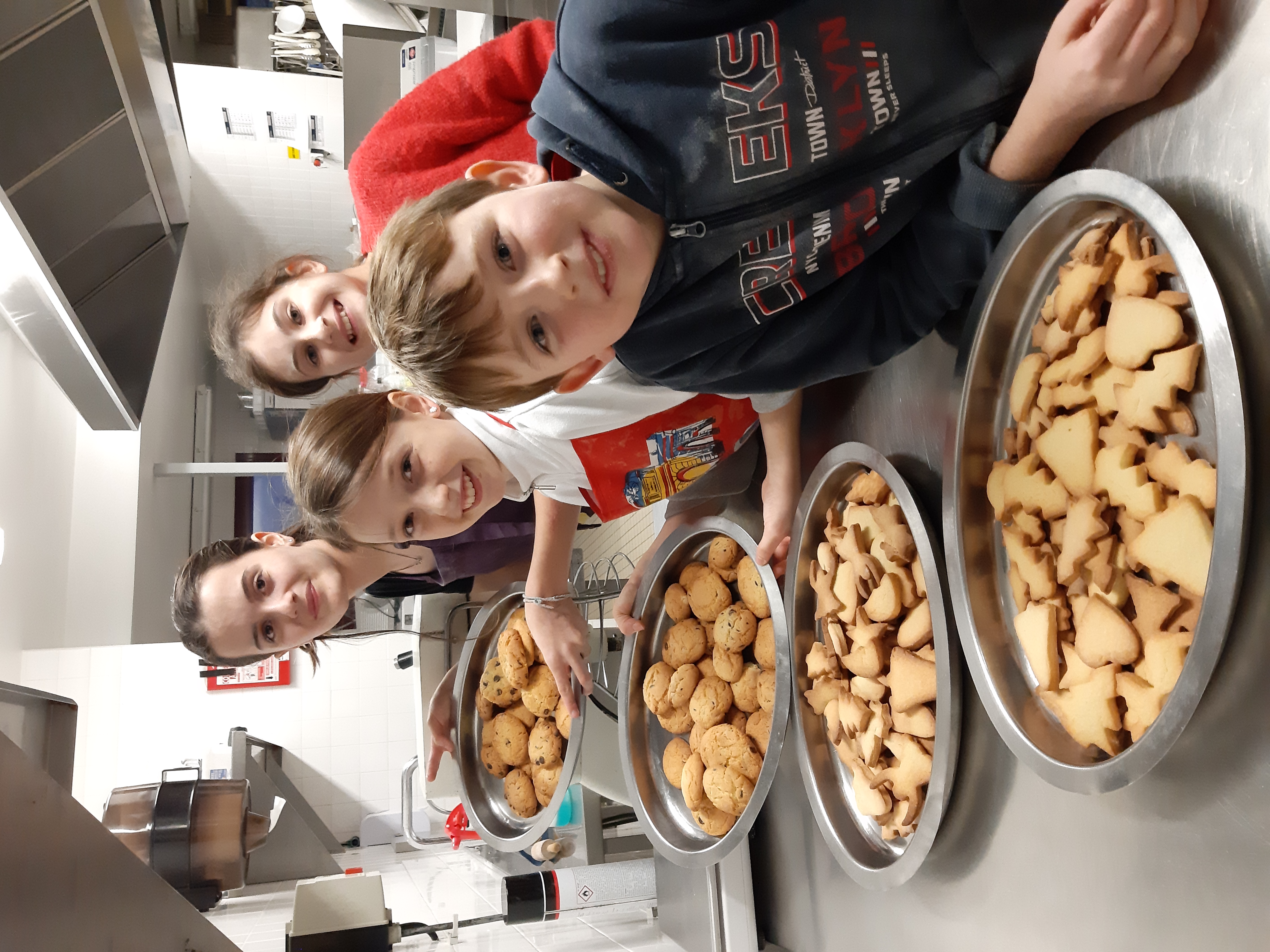 12 24 Préparation du goûter de Noël2.jpg