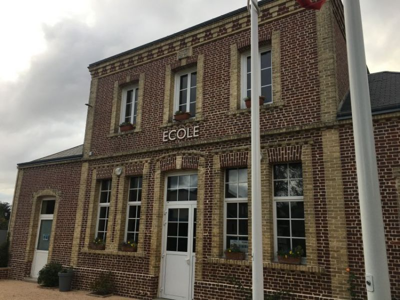 village-mairie-ecole-2.png