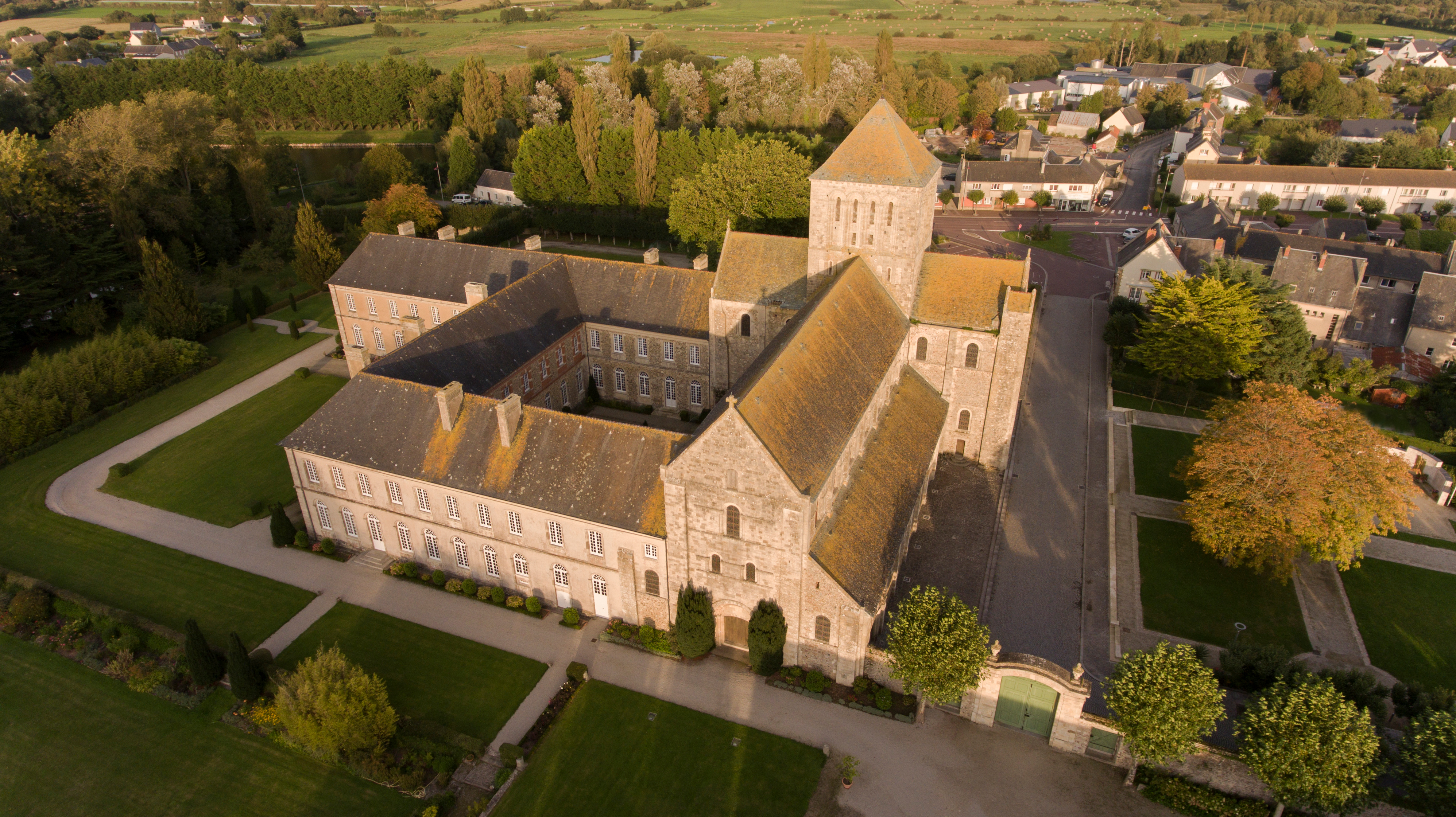 abbatiale lessay 2.jpg