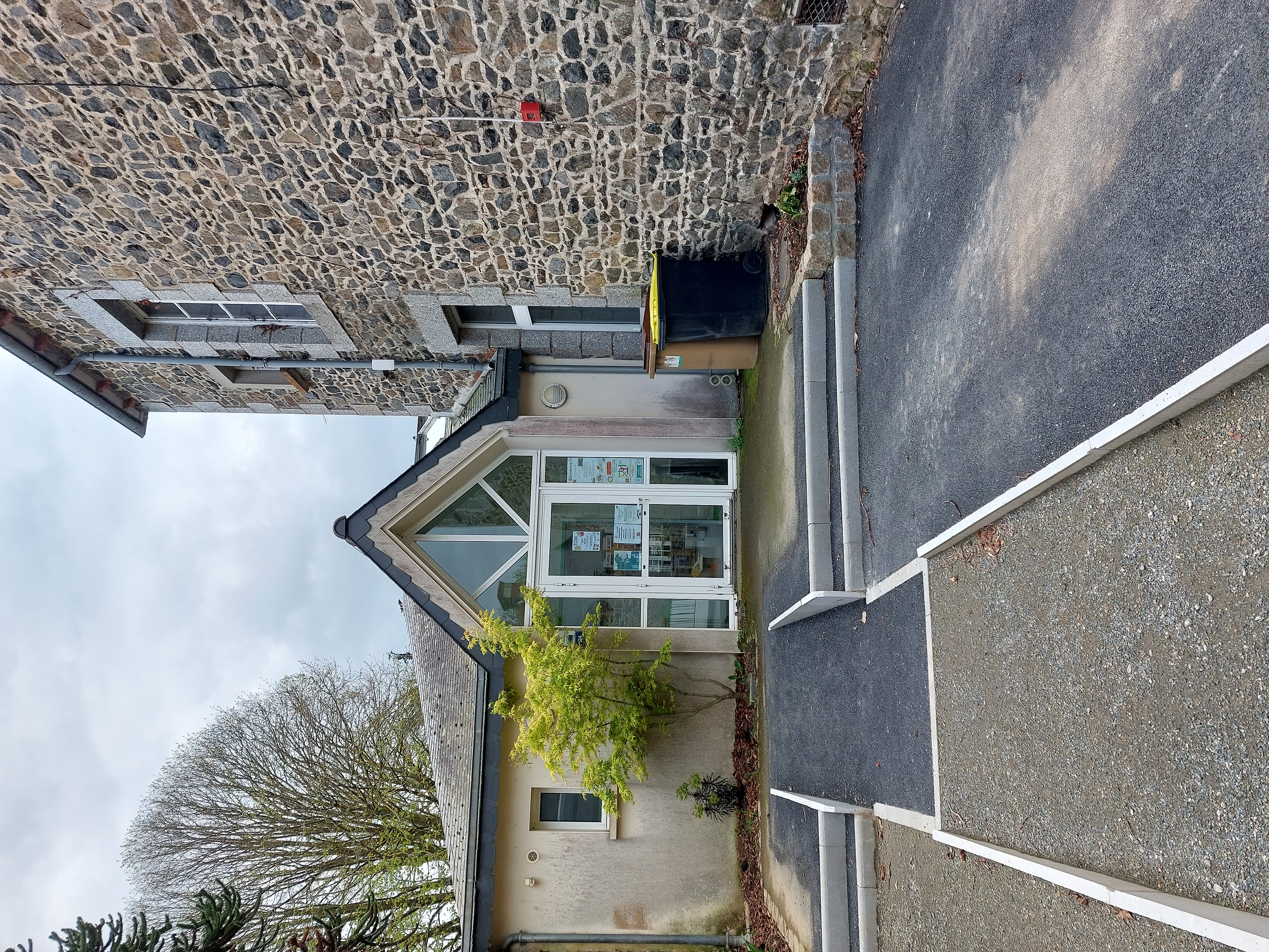 entrée bibliothèque.jpg