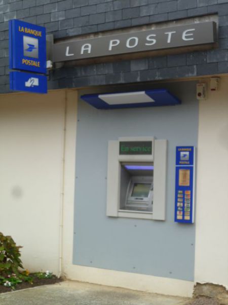 Distributeur de billets Amfreville.jpg