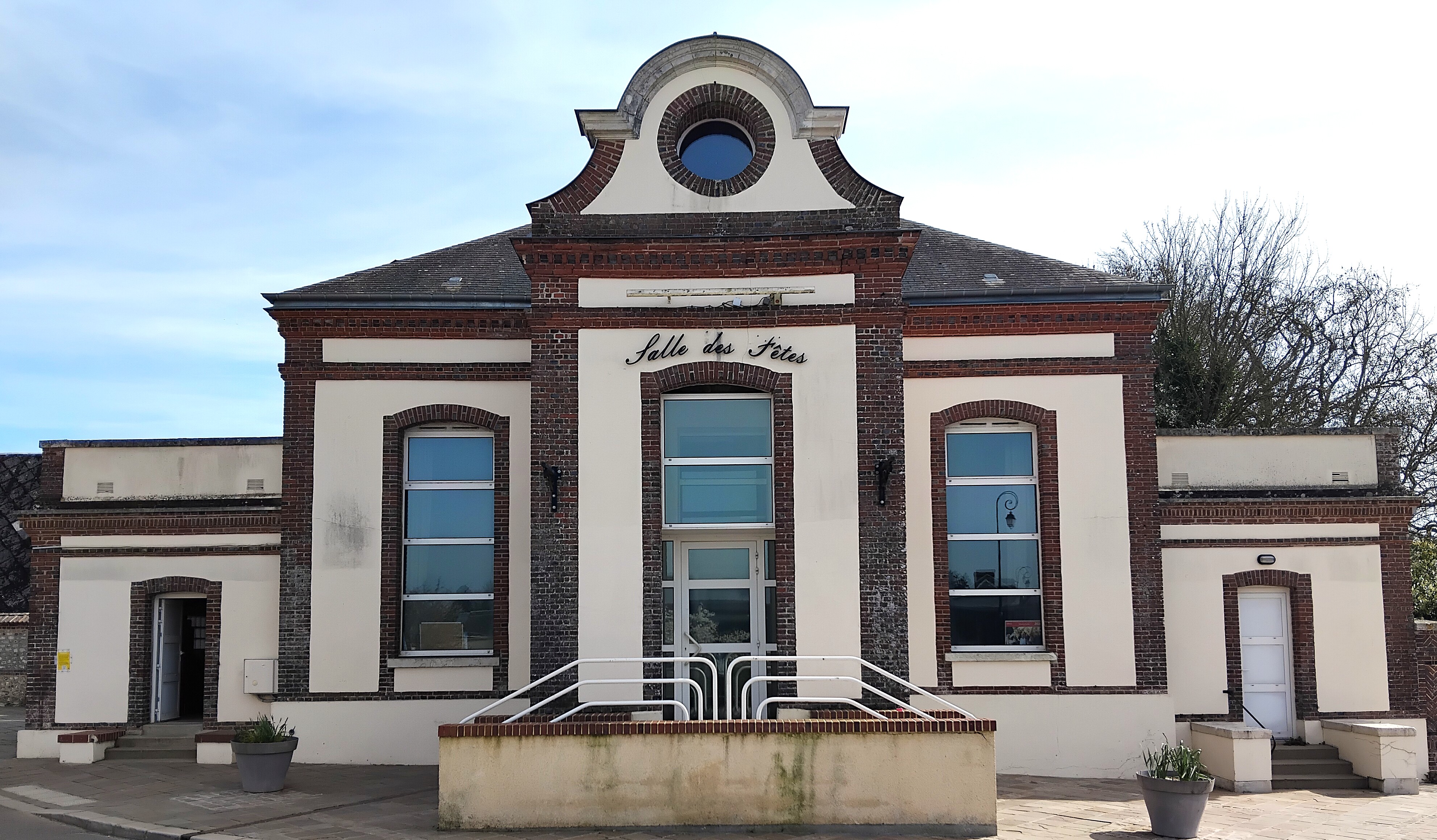 PHOTO EXTERIEUR SDF AMFREVILLE.jpg